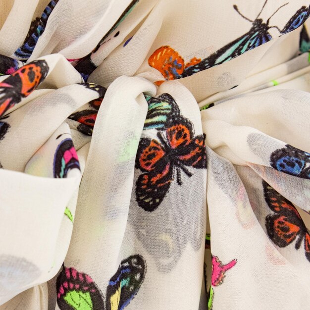 Przykłady haftów na tkaninach